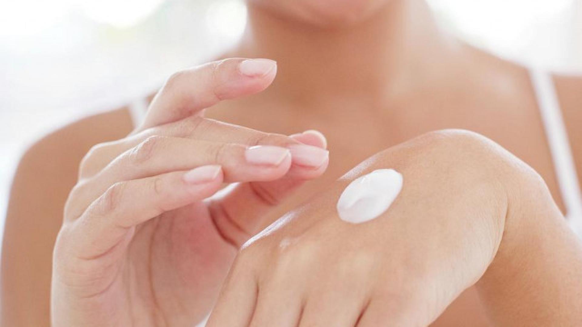 Ефикасна домашна маска за сухи ръце с три съставки