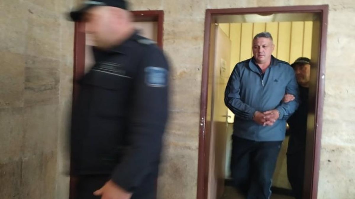 Убиецът на кюстендилския букмейкър ревна в съда, но... 