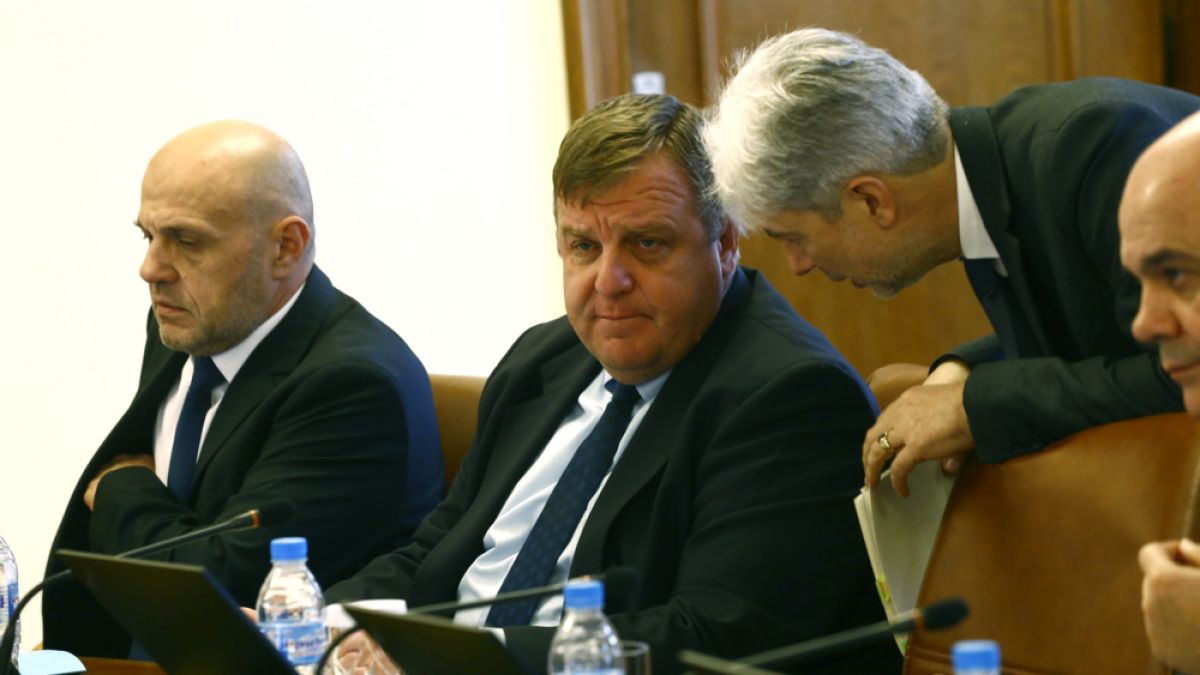 Каракачанов заговори за политическото бъдеще на Нено Димов и обяви...