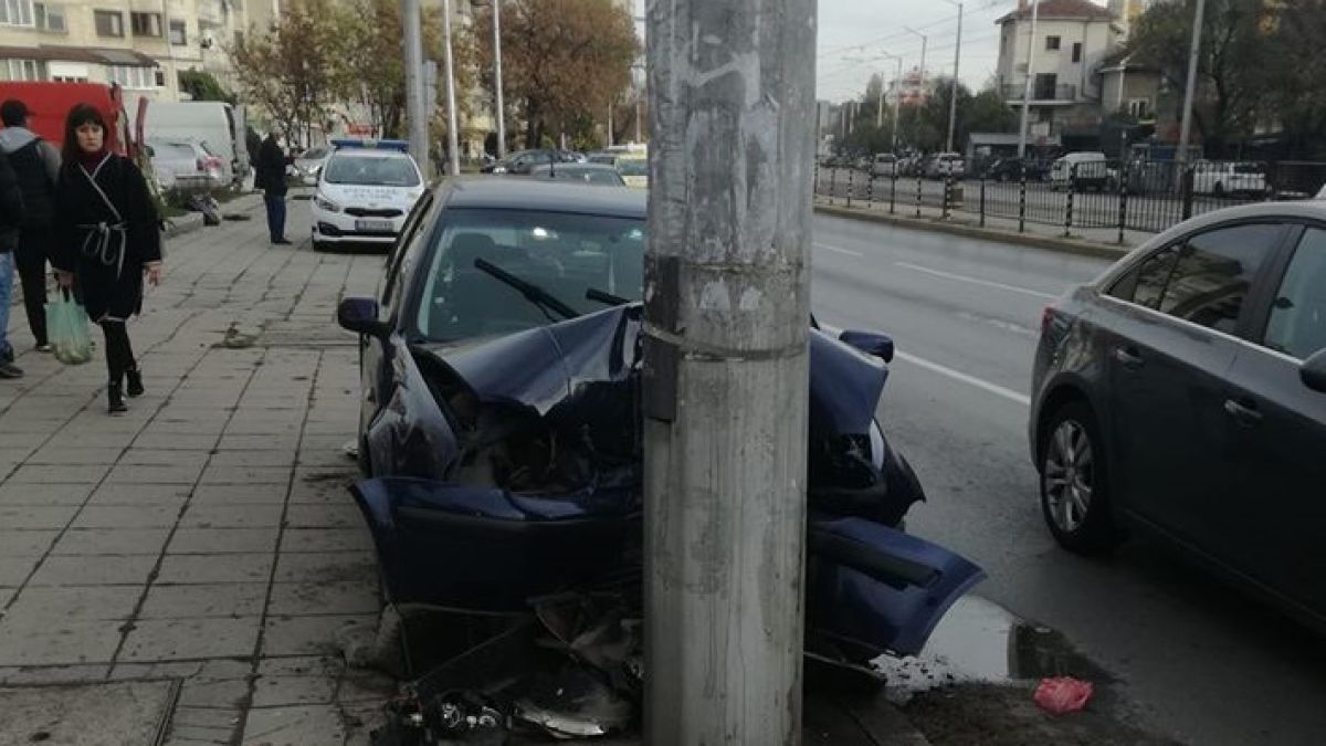 Първо в БЛИЦ: Ужасяваща СНИМКА от зверската катастрофа с майка и дете в София 