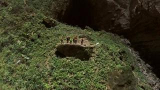 Учените се спуснаха в ръмжаща пещера и не повярваха на очите си ВИДЕО