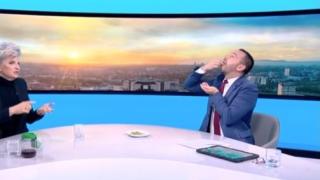 Силвена Роу шашна Хекимян! Даде му да хапне…