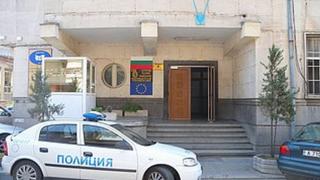 Рецидивист опропасти влюбена жена и натопи бургаски полицаи, че са го пребили в ареста
