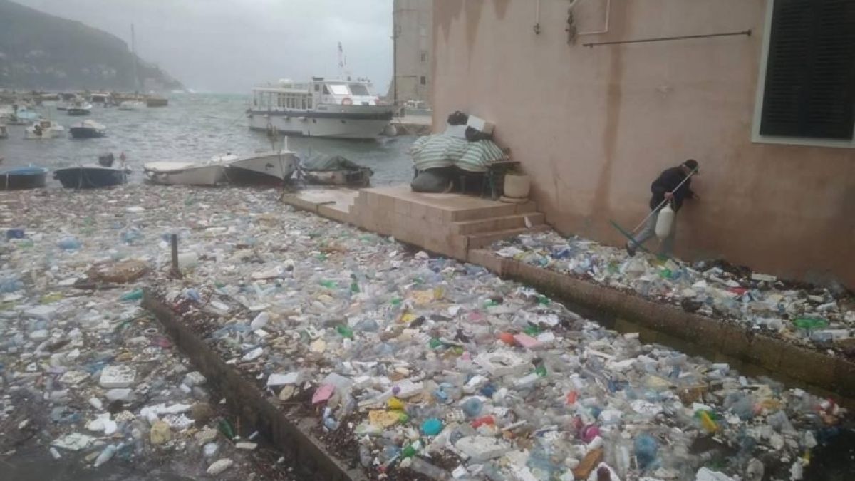 Гнусна СНИМКА показа какво изхвърли морето край Дубровник