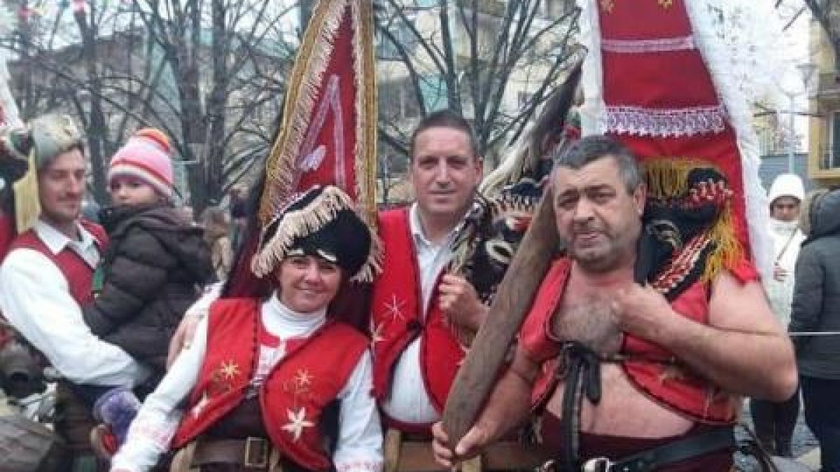 Шефът на кукерите в Павел баня е загинал броени минути преди да...