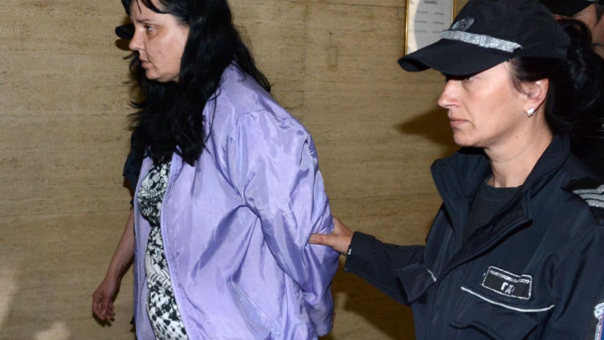 Скандални новини за акушерката Емилия, пребила 4-дневната Никол