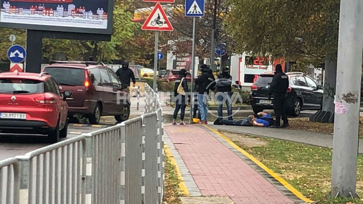Първи СНИМКИ от мащабната спецакция срещу дрогата в София