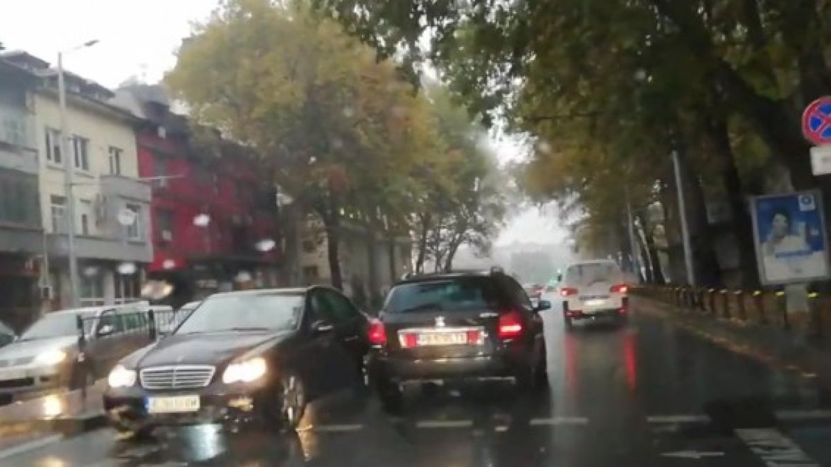 Простотията на този шофьор на черен Мерцедес вбеси пловдивчани 