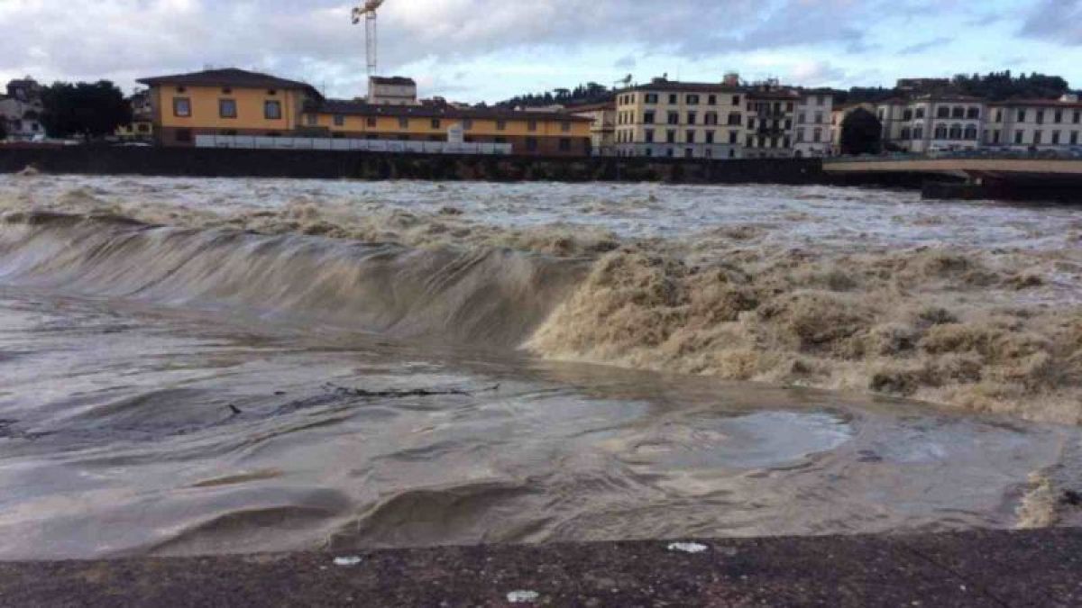 След Венеция още два знакови италианска града отиват под вода ВИДЕО