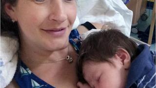 Момчетата, които ражда тази майка, удивяват дори акушерките  