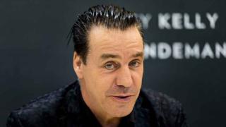 Вокалистът на Rammstein повтори легендарна СНИМКА на The Beatles
