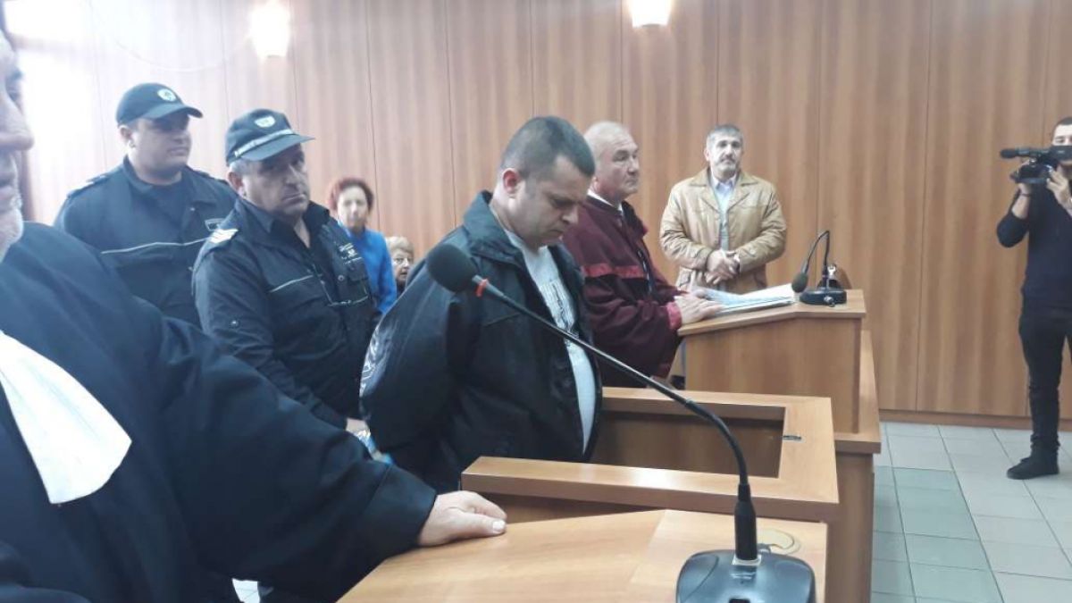 БЛИЦ TV: Прокурор и адвокат в лют спор зверско ли е убийството на пловдивския доцент