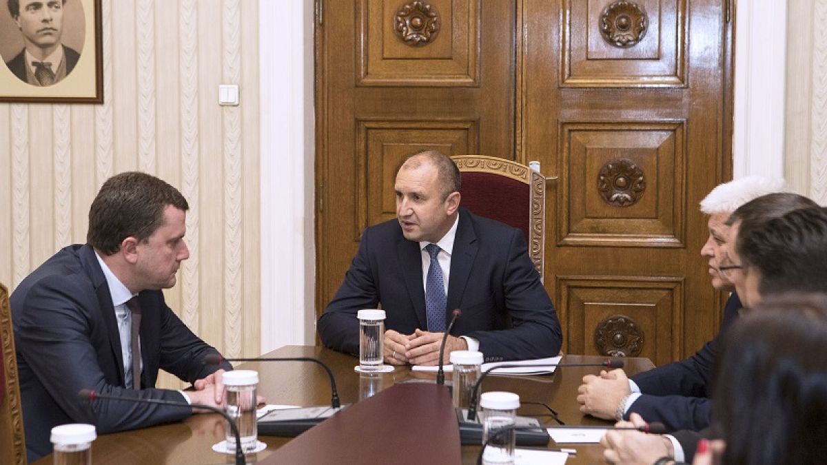Румен Радев с горещ коментар за водната криза в Перник 
