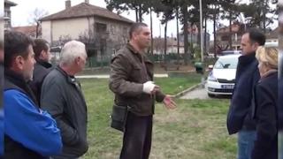 Подивял сърбин нахлу в гимназия с автомат и стана страшно СНИМКИ