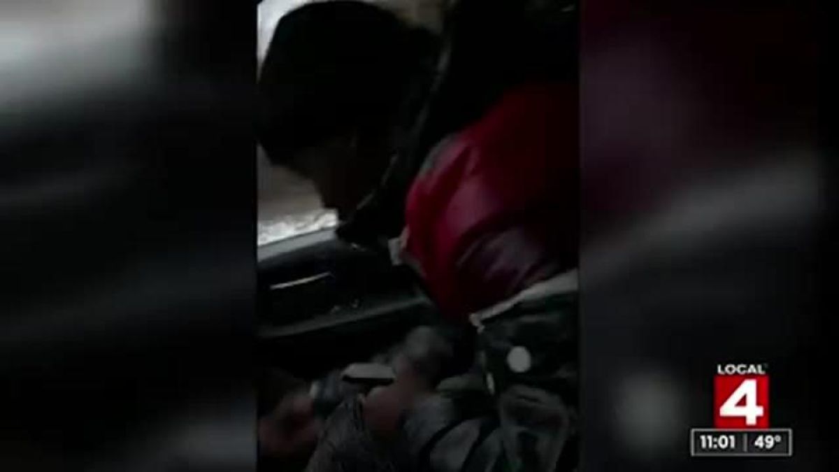 Момиче засне последните си секунди живот преди да ѝ пуснат куршума ВИДЕО