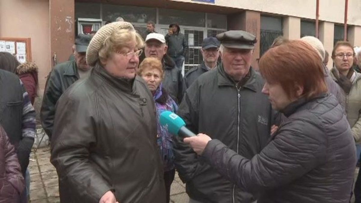 Кмет врътна номер със секретарката си и я остави да... 