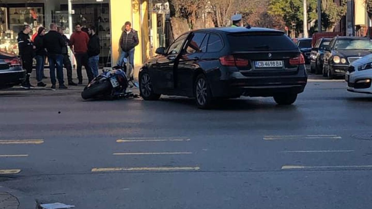 Зверска катастрофа с моторист и джип БМВ в София СНИМКИ 