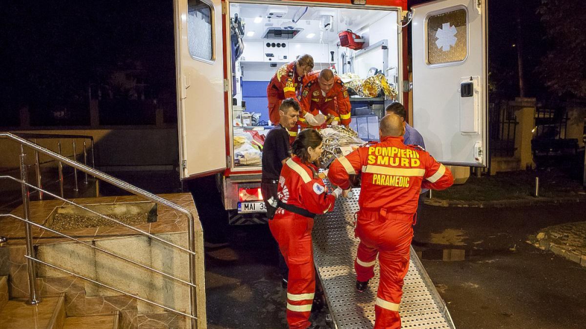 Голям пожар в мол в Букурещ, има пострадали 