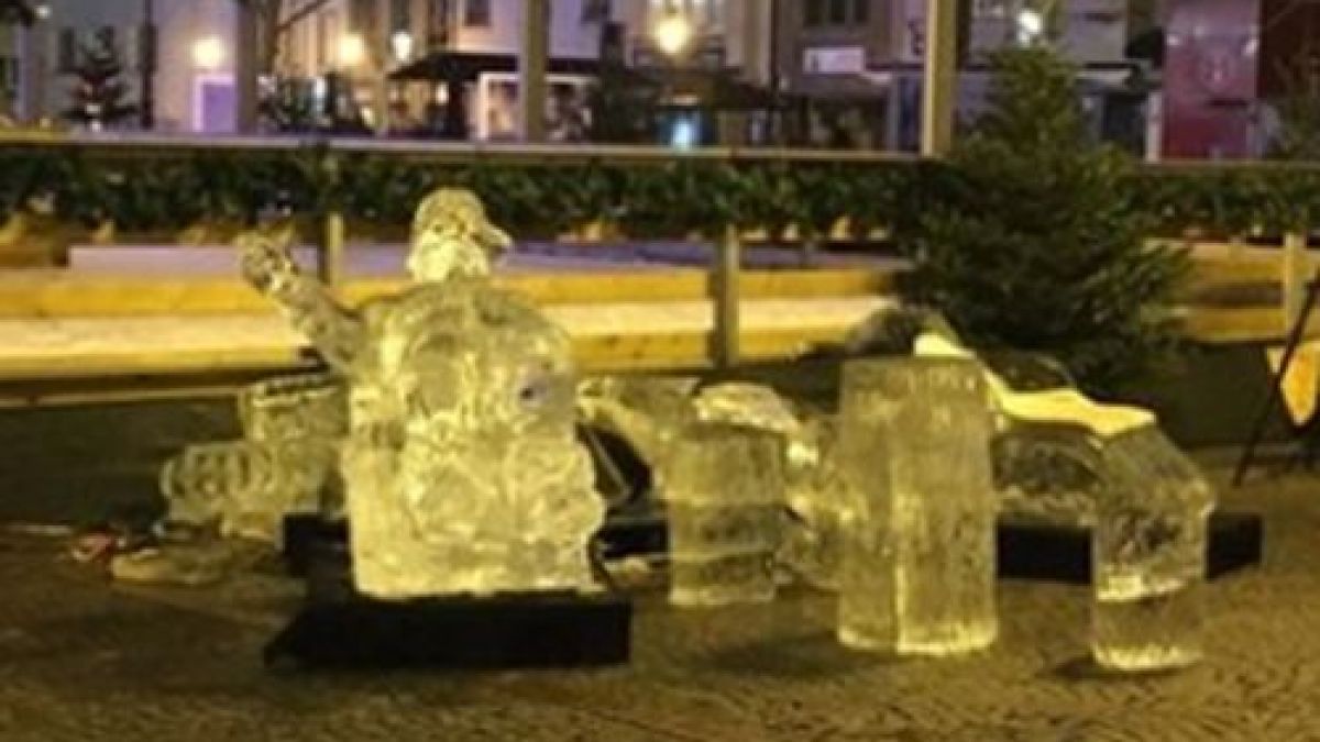 Жестока трагедия с двегодишно момченце на коледен базар СНИМКА