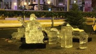 Жестока трагедия с двегодишно момченце на коледен базар СНИМКА