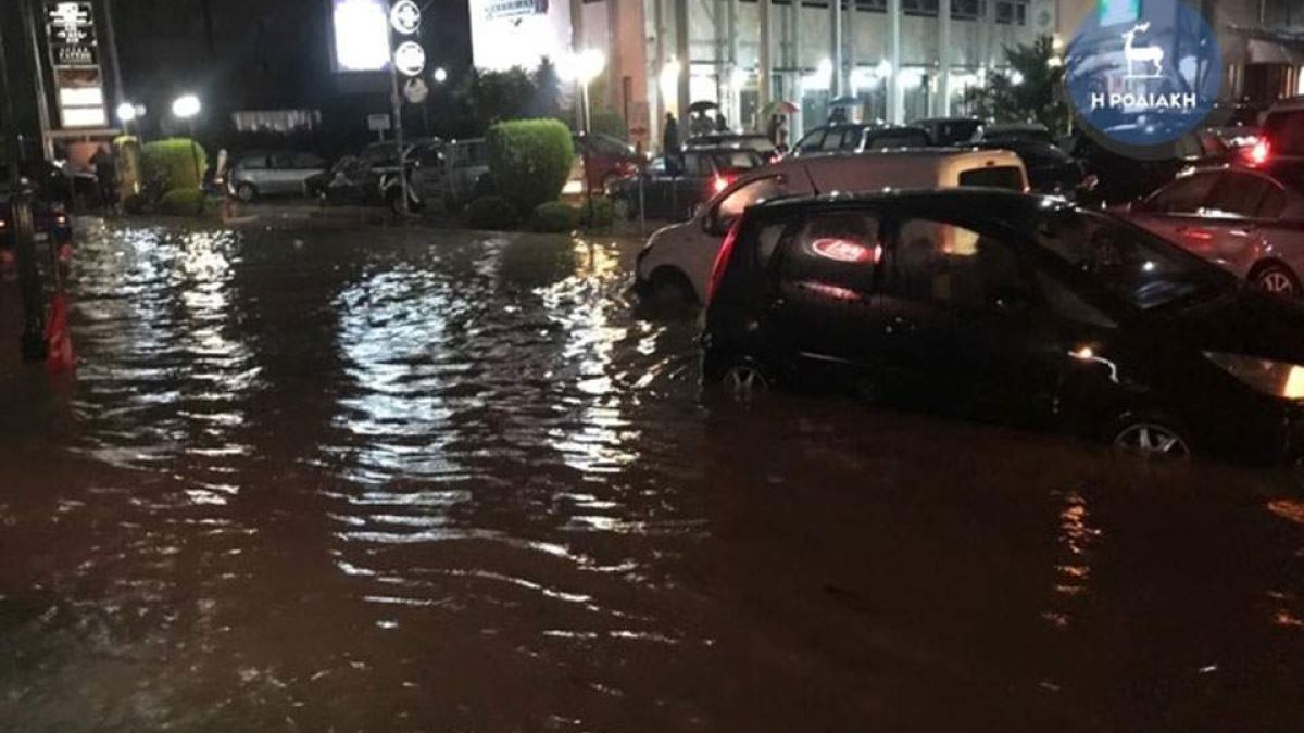 Страшната буря в Гърция уби прикована на легло жена СНИМКА