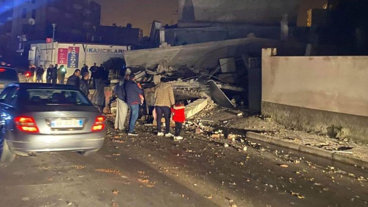 Извадиха още трупове от развалините в Албания, ранените са над 600 досега ВИДЕО