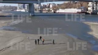 Уникално ВИДЕО: Силен вятър "издуха" река Дон от брега