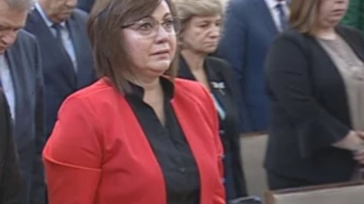 Нинова избухна в сълзи за Стефан Данаилов! Депутатите сведоха глави в мълчание 
