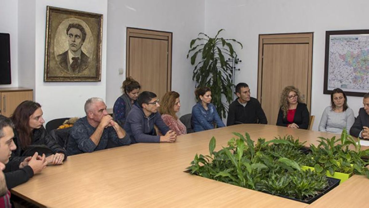 Взрив в блок в Стара Загора! Тече масова евакуация СНИМКИ