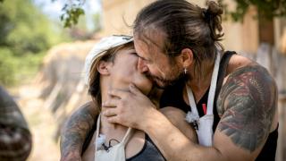 Участничка забременя във "Фермата"! СНИМКИ