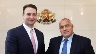 Премиерът прегърна топло Котоошу и го засипа с похвали СНИМКИ