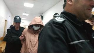БЛИЦ TV: Психиатърката, точила здравната каса, се прави на ударена в съда 