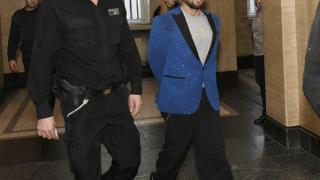 Касапинът клошар от Борисовата градина се барна с модерно сако и анцуг за съда СНИМКИ