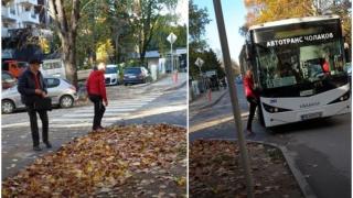 Шофьор на автобус втрещи пловдивчани с безумната си агресия към дядо ВИДЕО 
