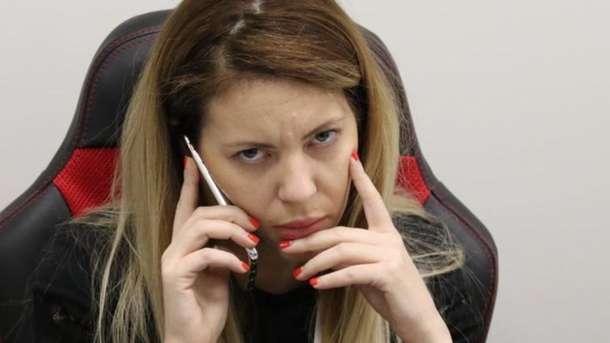 Говорителката на Нинова захапа Румен Петков, нарекъл Ламбо клоун