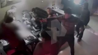 Ревнив мъж застреля момиче в ресторант ВИДЕО 