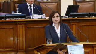 От парламентарната трибуна Нинова съобщи за нещо, което рядко се вижда в НС 
