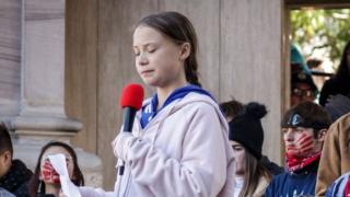 Грета Тунберг трепери, цака я 16-г. яростна противничка на мигрантите, гейовщината и мултикултурализма  ВИДЕО