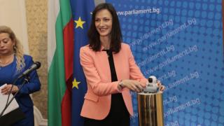 Отличиха Мария Габриел с голяма награда
