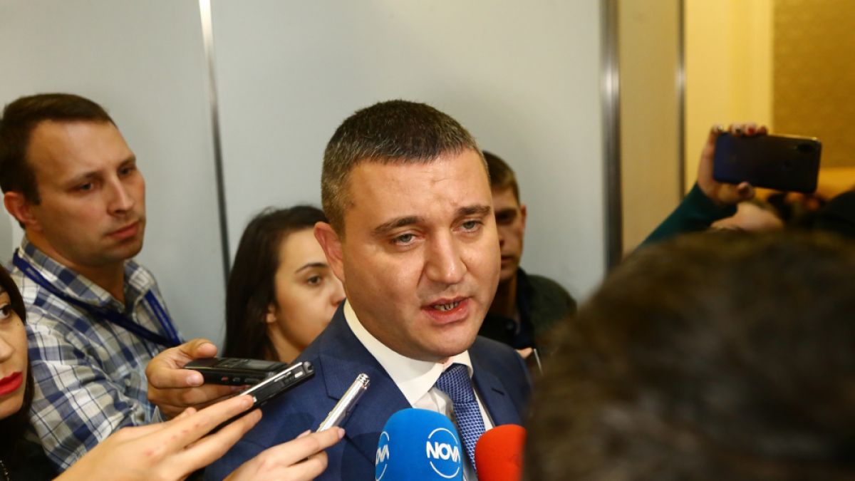 Владислав Горанов попари всички шофьори 
