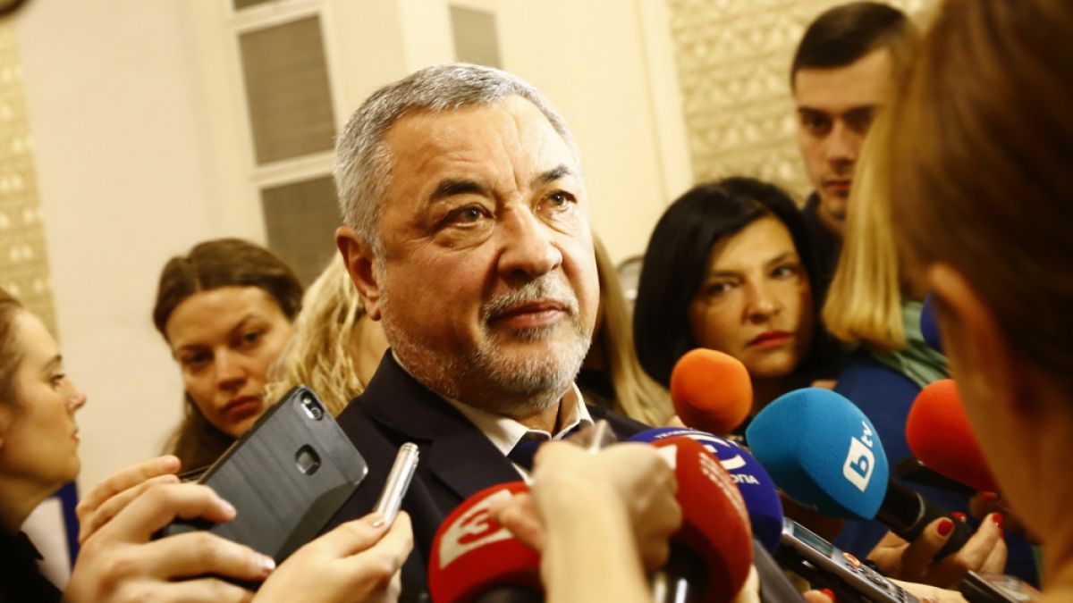 Валери Симеонов: Минимална пенсия от 500 лева и безплатни лекарства
