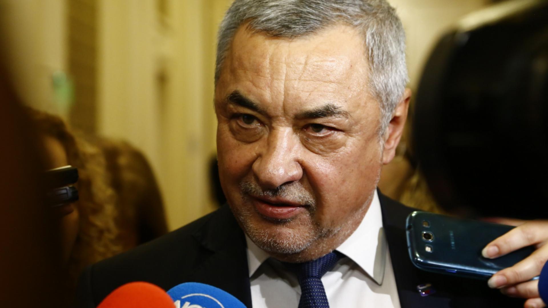 Валери Симеонов: Радев не може да се пребори с дребнавия си реваншизъм, характерен и за министрите му