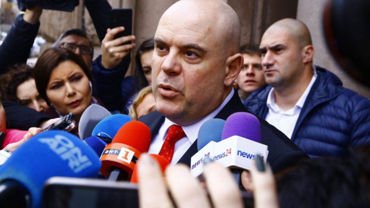 Гешев даде урок по върховенство на правото и други европейски ценности на Кирил Петков от града на героите Фалконе и Борсалино
