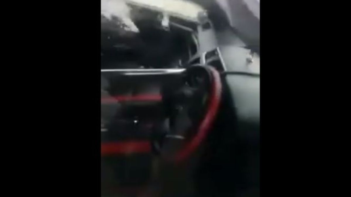 Вижте страховитите последствия от удара на кола в парапет ВИДЕО