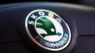 Skoda публикува първите ИЗОБРАЖЕНИЯ на лифтбека Rapid 