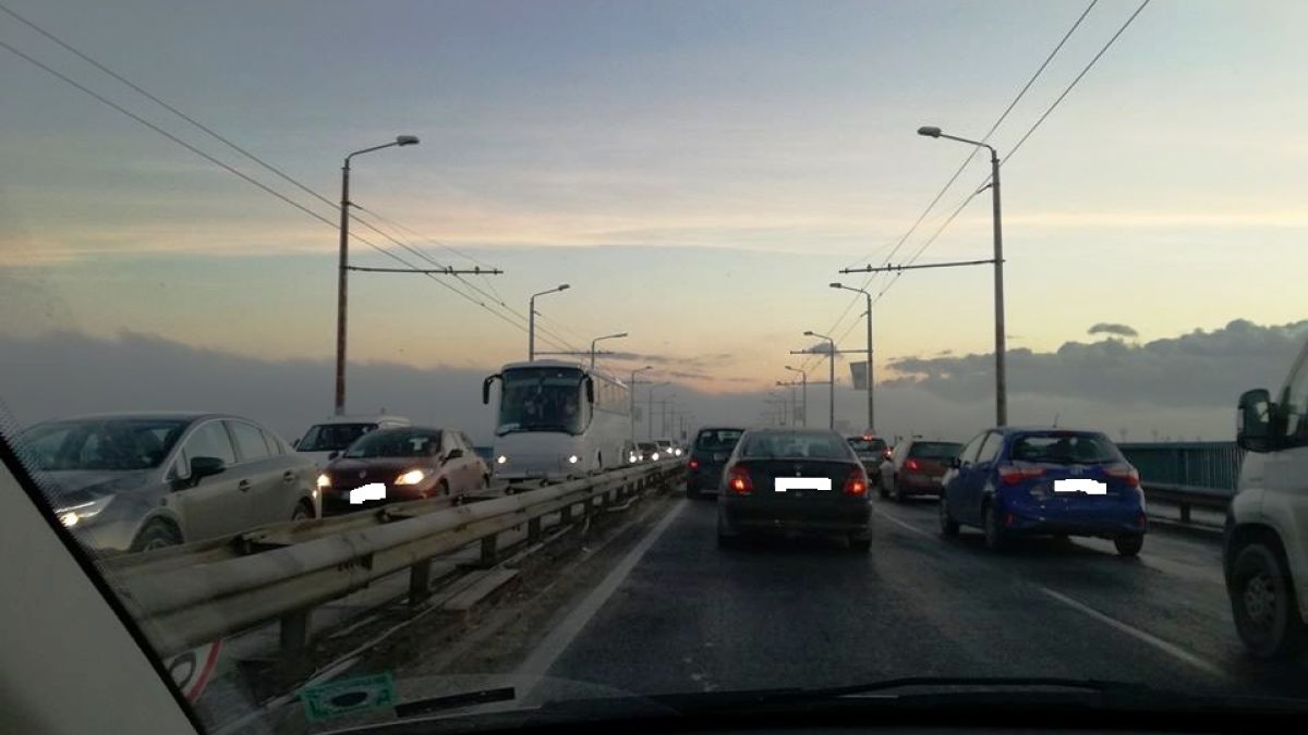 Кошмарна гледка на Аспаруховия мост тази сутрин СНИМКИ 
