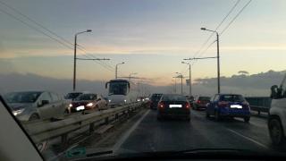 Кошмарна гледка на Аспаруховия мост тази сутрин СНИМКИ 