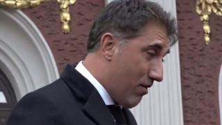 Башар Рахал плаче на поклонението пред Ламбо, едва говори