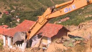 Възмездие! Бутат къщите на 27 ало измамници от цялата страна