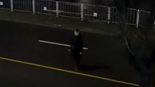 Пияни младежи си играят на руска рулетка на оживен булевард във Варна ВИДЕО